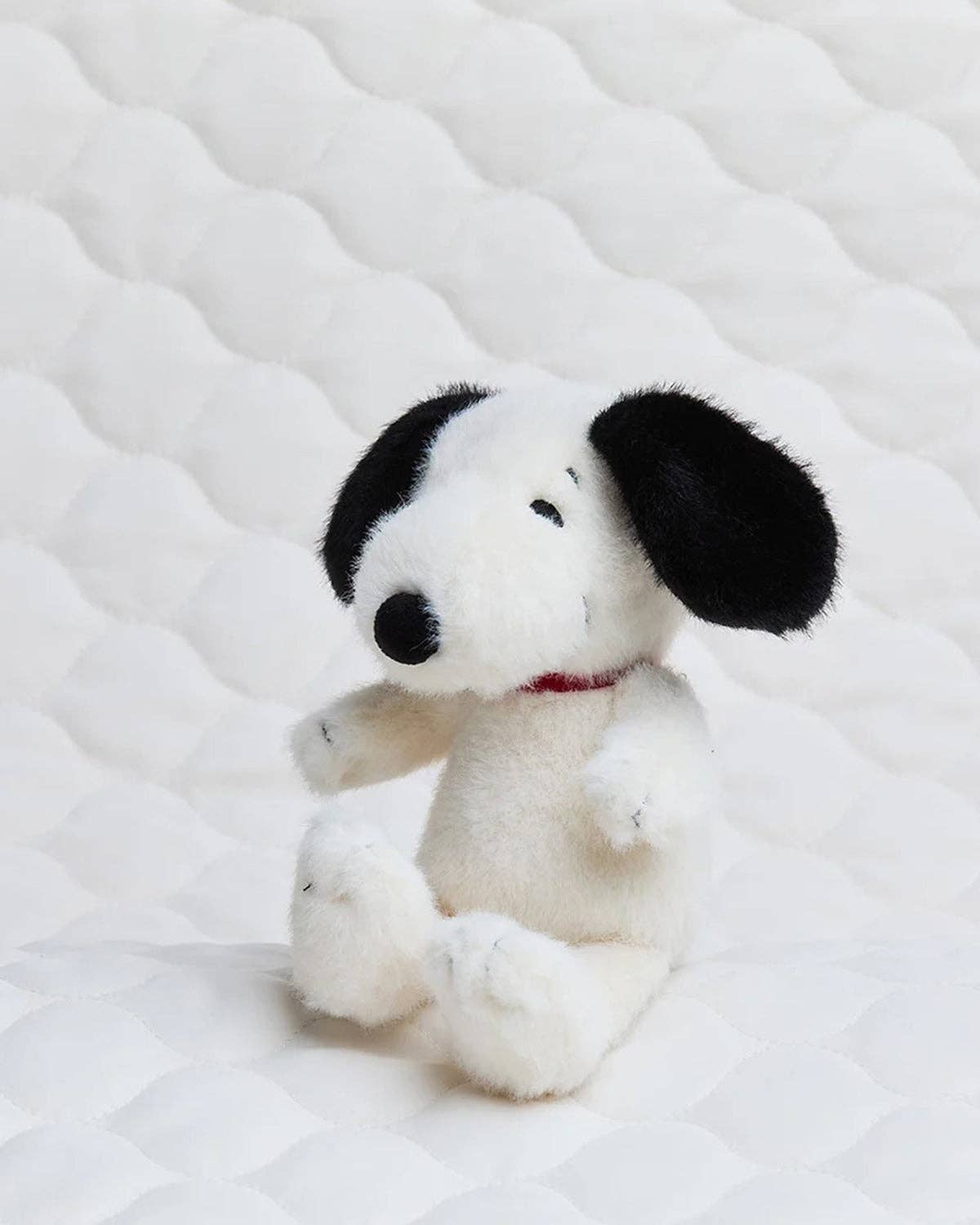 Plush PEANUTS SNOOPY Fuzzy Cream 7"