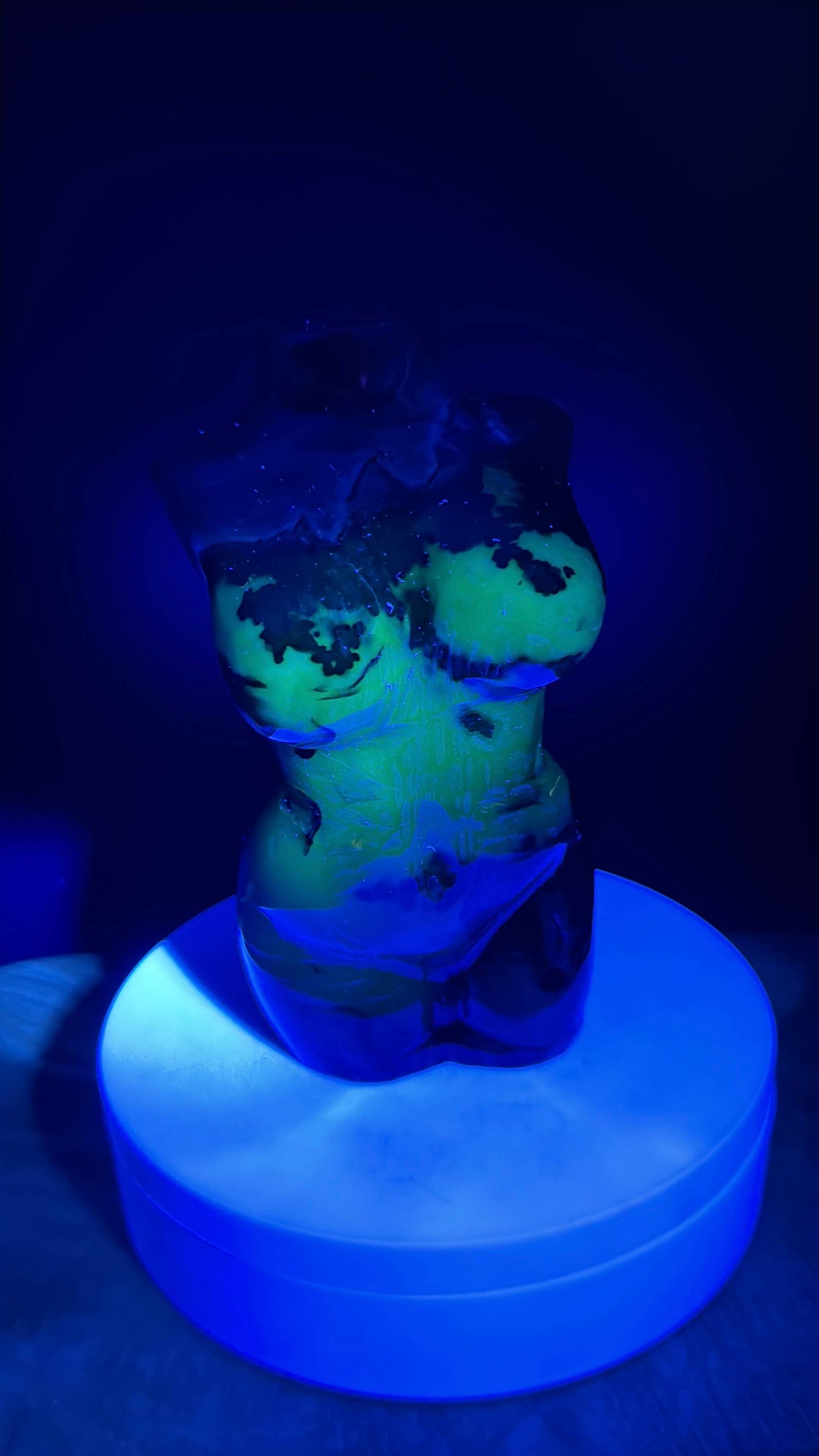 5.5" UV volcanic agate Divine femimine lady body L123