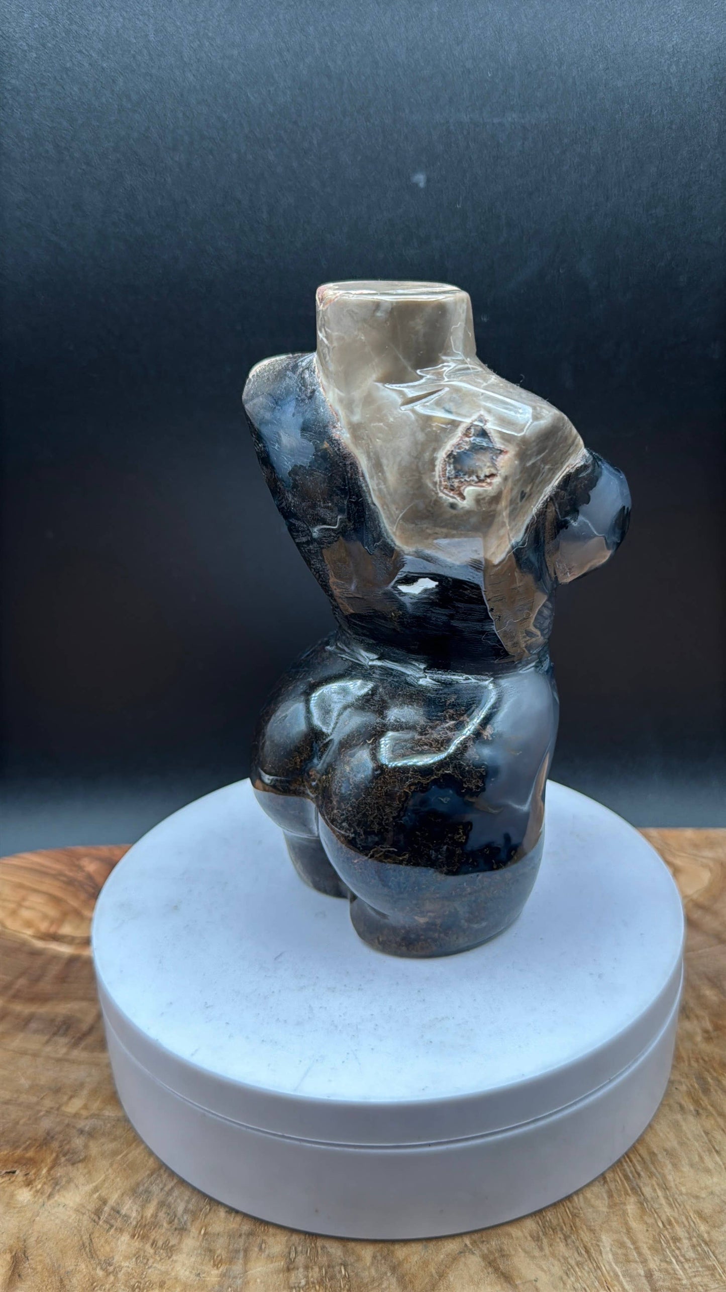 5.5" UV volcanic agate Divine femimine lady body L123