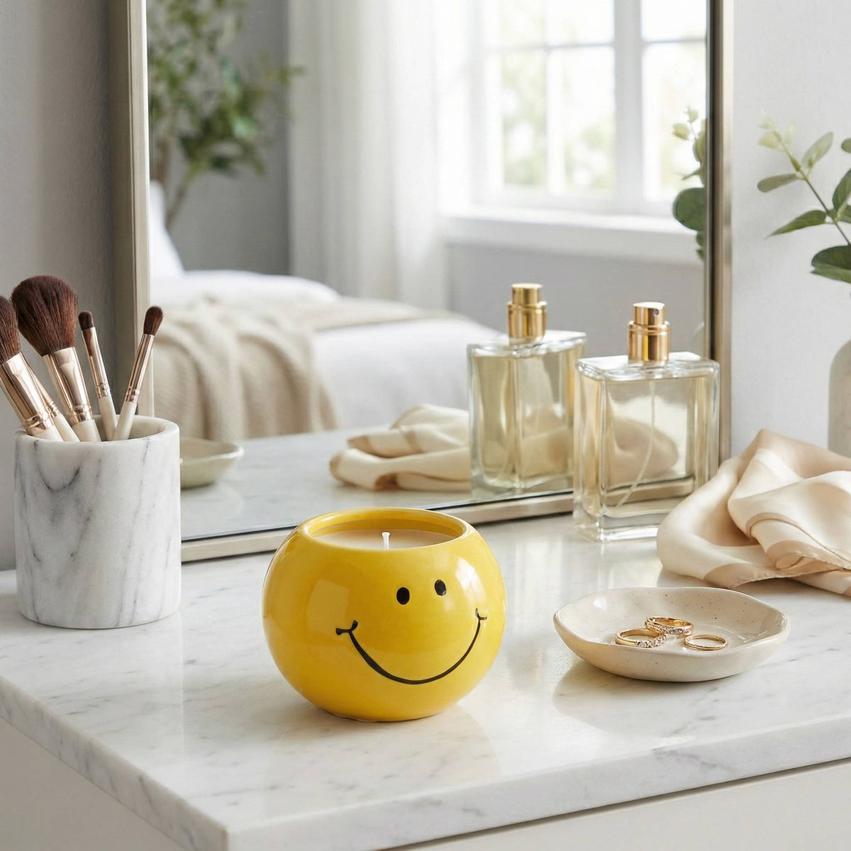 Ceramic Smile Candle in Coconut Goji Soy Wax, 7Oz