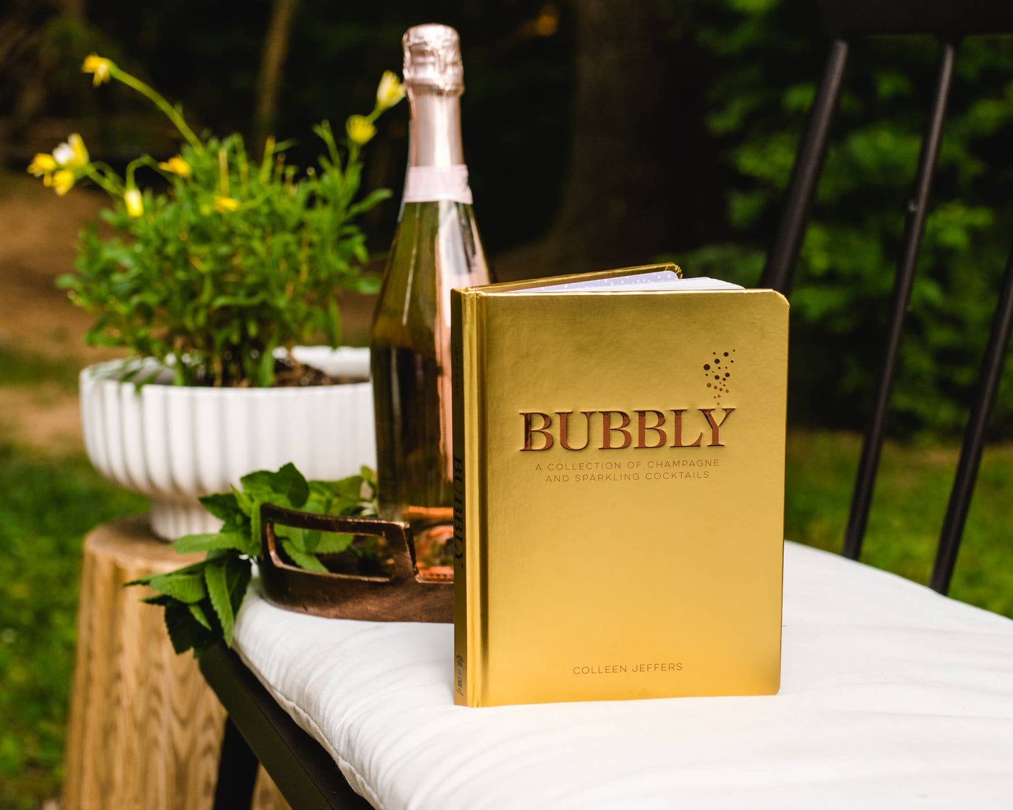 Bubbly: A Collection of Champagne and Sparkling Cocktails (Best Seller)