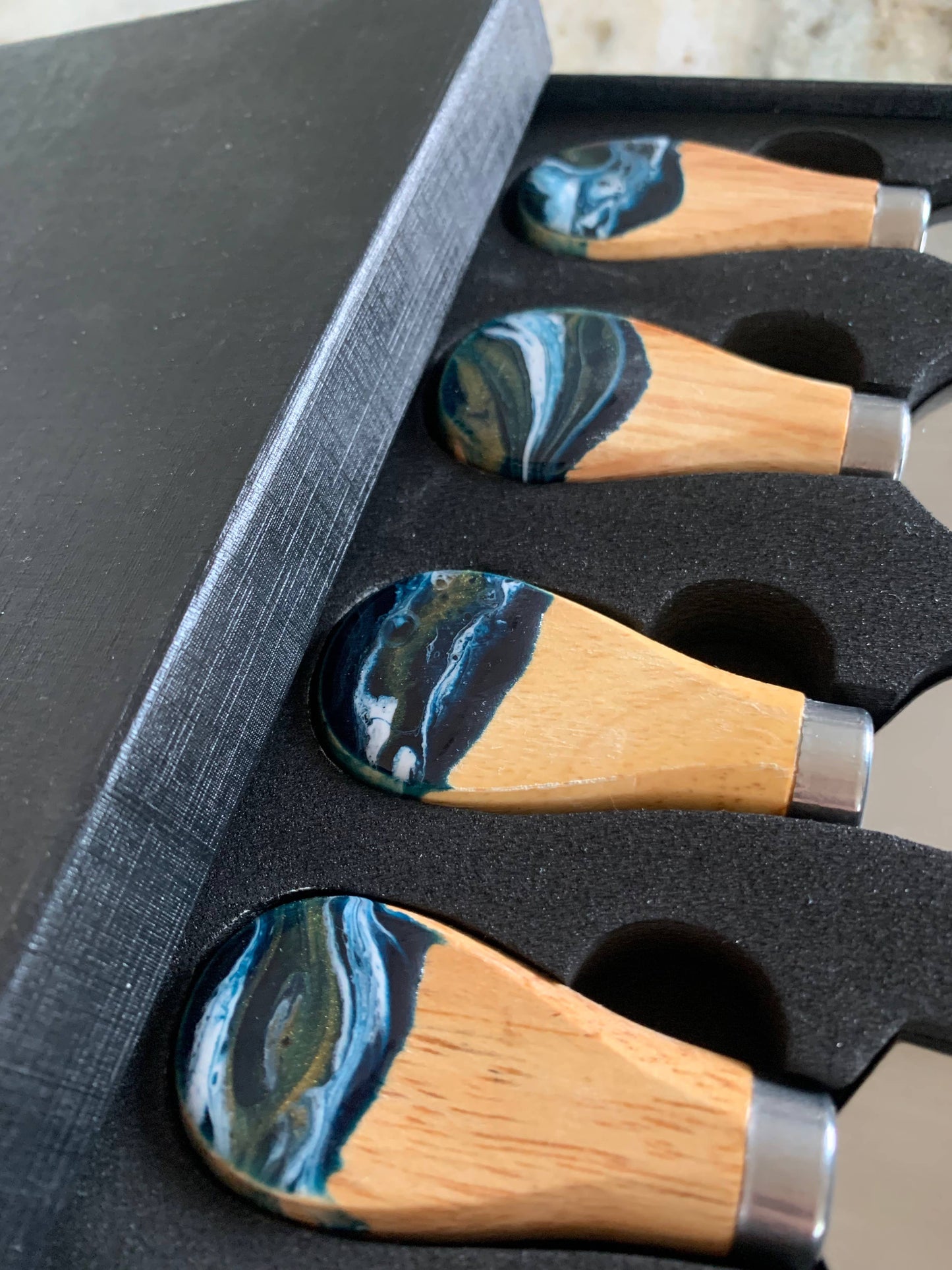 Cheese Utensil Set of 6 with black box organic resin