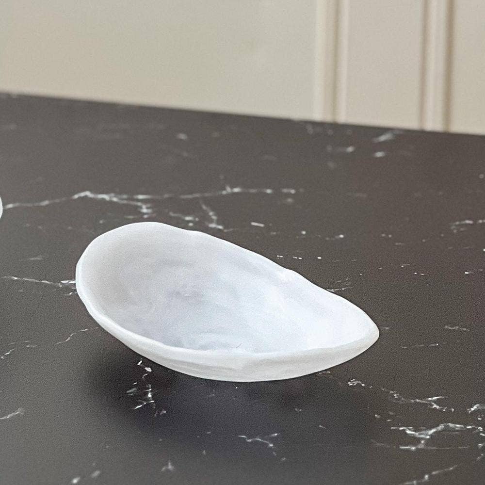 Resin Snow Drift Oval Serving Dish