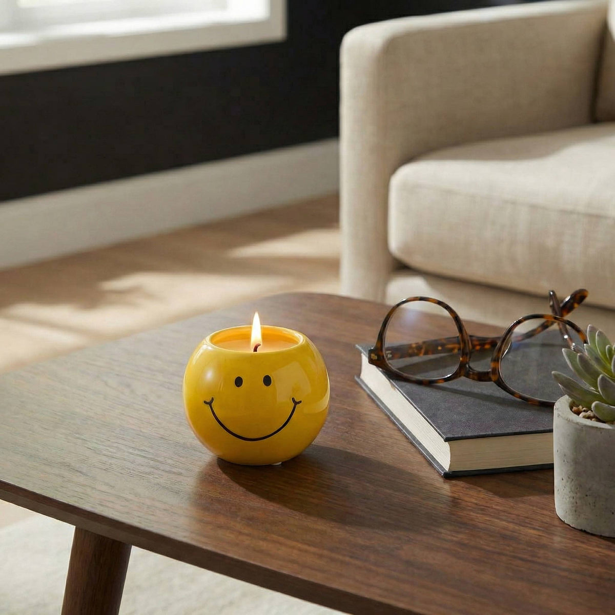 Ceramic Smile Candle in Coconut Goji Soy Wax, 7Oz