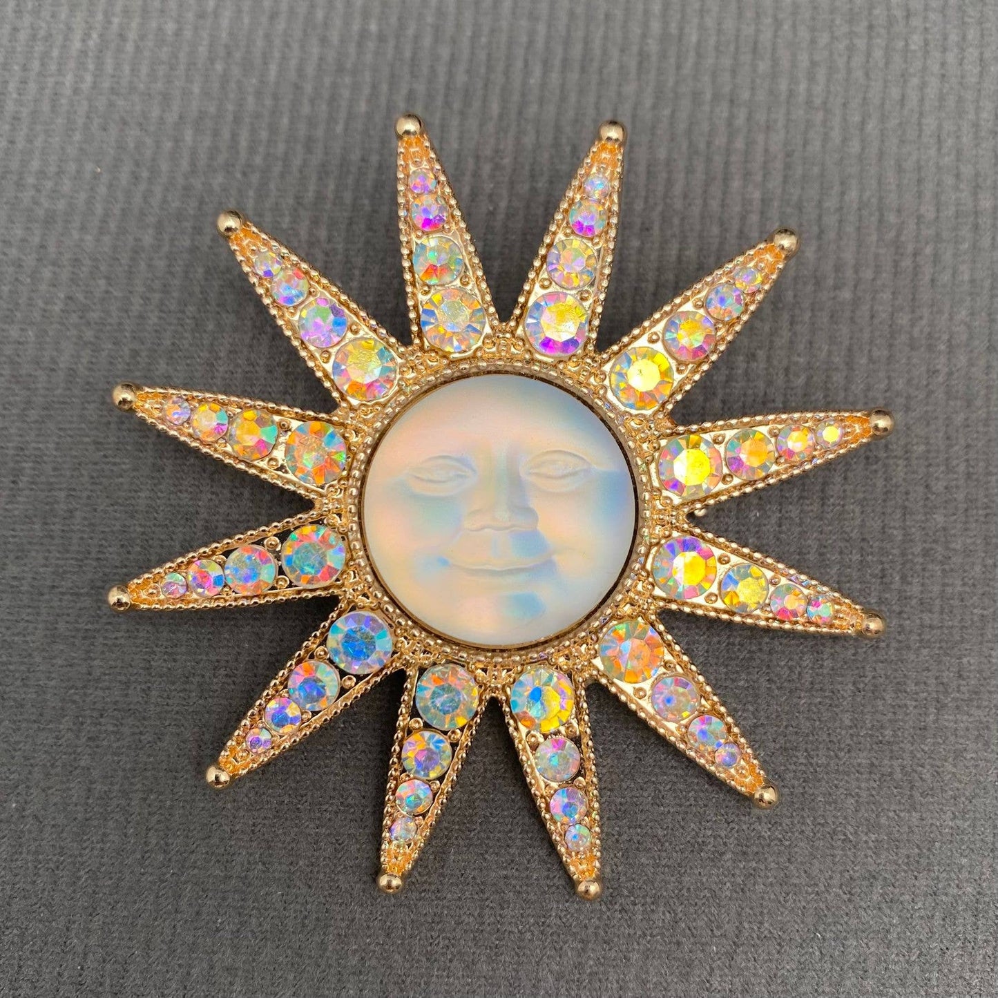 Vintage Rhinestone Inlaid Gold-plated Sun Brooch